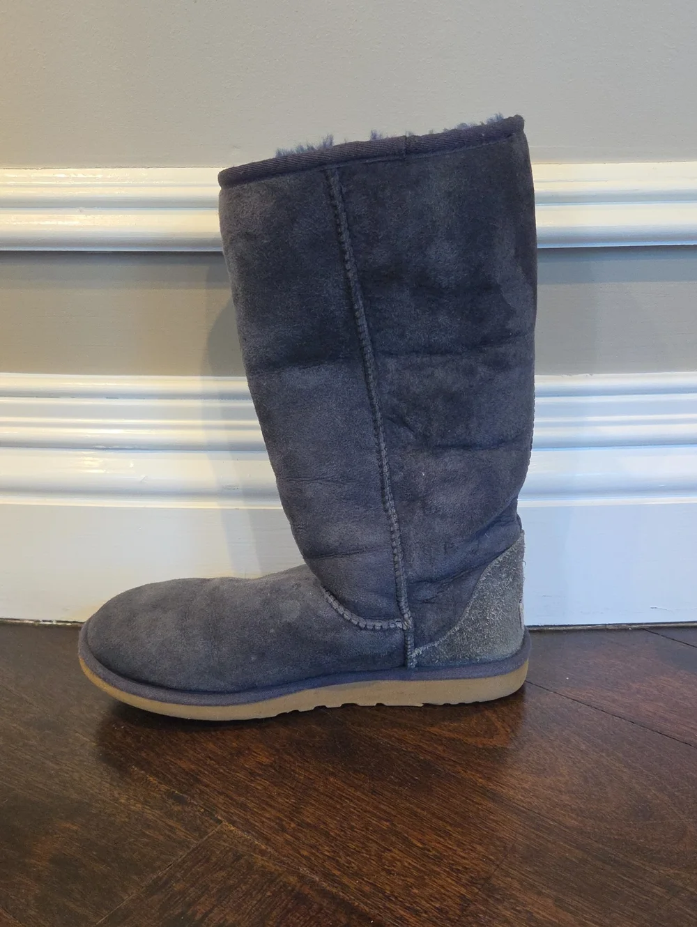 AUTHENTIC UGG AUSTRALIA SHEEPSKIN CLASSIC MID LENGTH BOOTS NAVY BLUE SIZE 7 $200